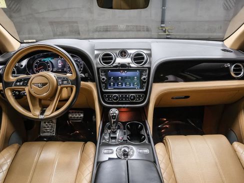 Used 2018 Bentley Bentayga AWD/4WD image 15