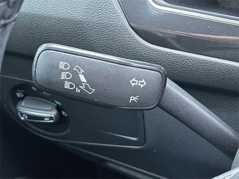 Used 2019 Volkswagen Tiguan SEL Premium image 29