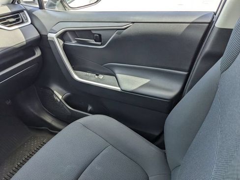 Used 2021 Toyota RAV4 LE AWD/4WD image 18
