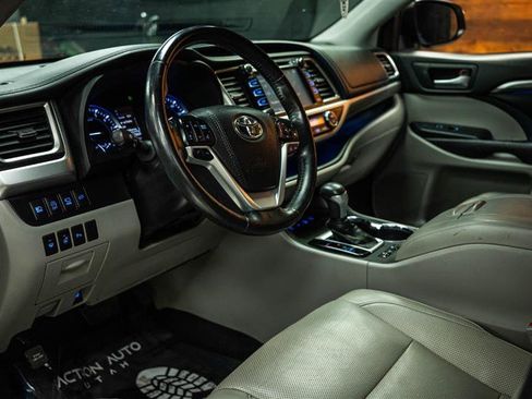 Used 2018 Toyota Highlander Limited Platinum image 9