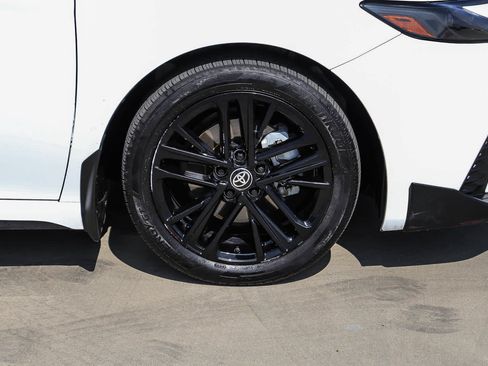 Used 2025 Toyota Camry SE FWD image 9