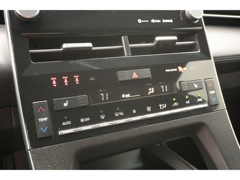 Used 2021 Toyota Avalon XLE image 24