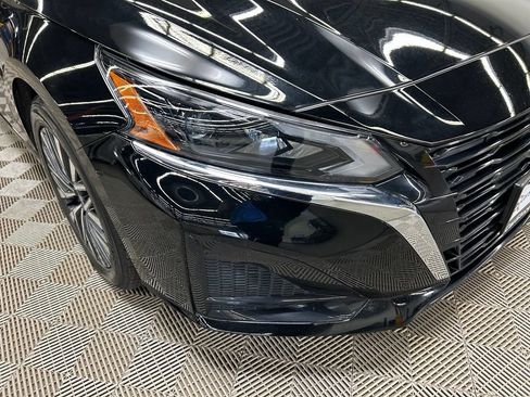 Used 2025 Nissan Altima 2.5 SV FWD image 3