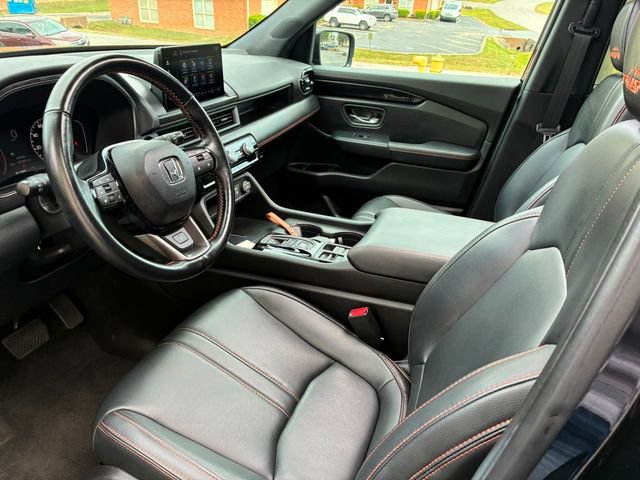 Used 2025 Honda Pilot TrailSport image 15