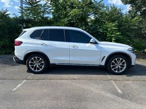 Used 2021 BMW X5 xDrive40i w/ Premium Package AWD/4WD image 2