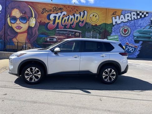 Used 2023 Nissan Rogue SV FWD image 2