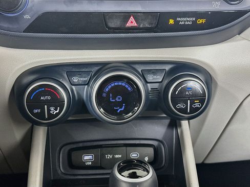 Used 2023 Hyundai Venue Limited FWD image 24