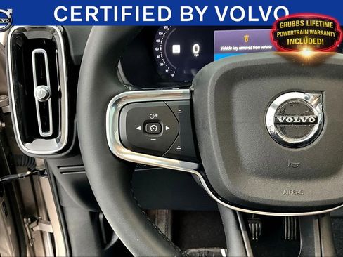 Used 2023 Volvo XC40 B4 Plus FWD image 27