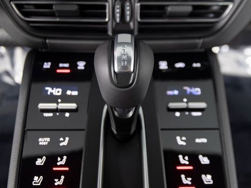 New 2026 Porsche Macan Turbo image 21