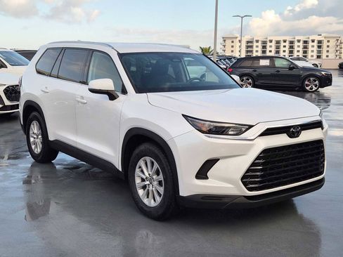 Used 2024 Toyota Grand Highlander XLE image 8