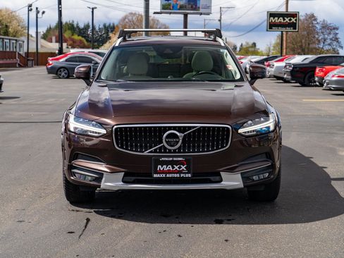 Used 2017 Volvo V90 T6 Cross Country image 3