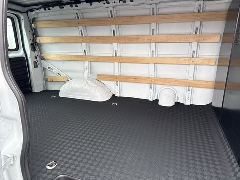 Used 2024 Chevrolet Express 2500 w/ Driver Convenience Package image 20