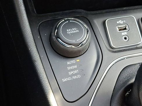 Certified 2022 Jeep Cherokee Latitude Lux image 26