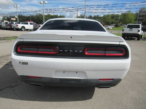 Used 2016 Dodge Challenger SXT Plus image 4