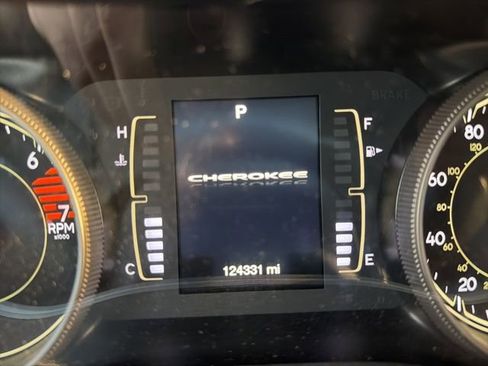 Used 2018 Jeep Cherokee Latitude Plus w/ Comfort/Convenience Group FWD image 6