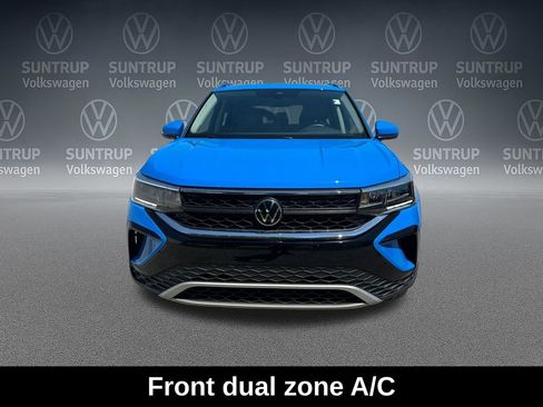 Used 2024 Volkswagen Taos SE w/ Panoramic Sunroof Package AWD/4WD image 10