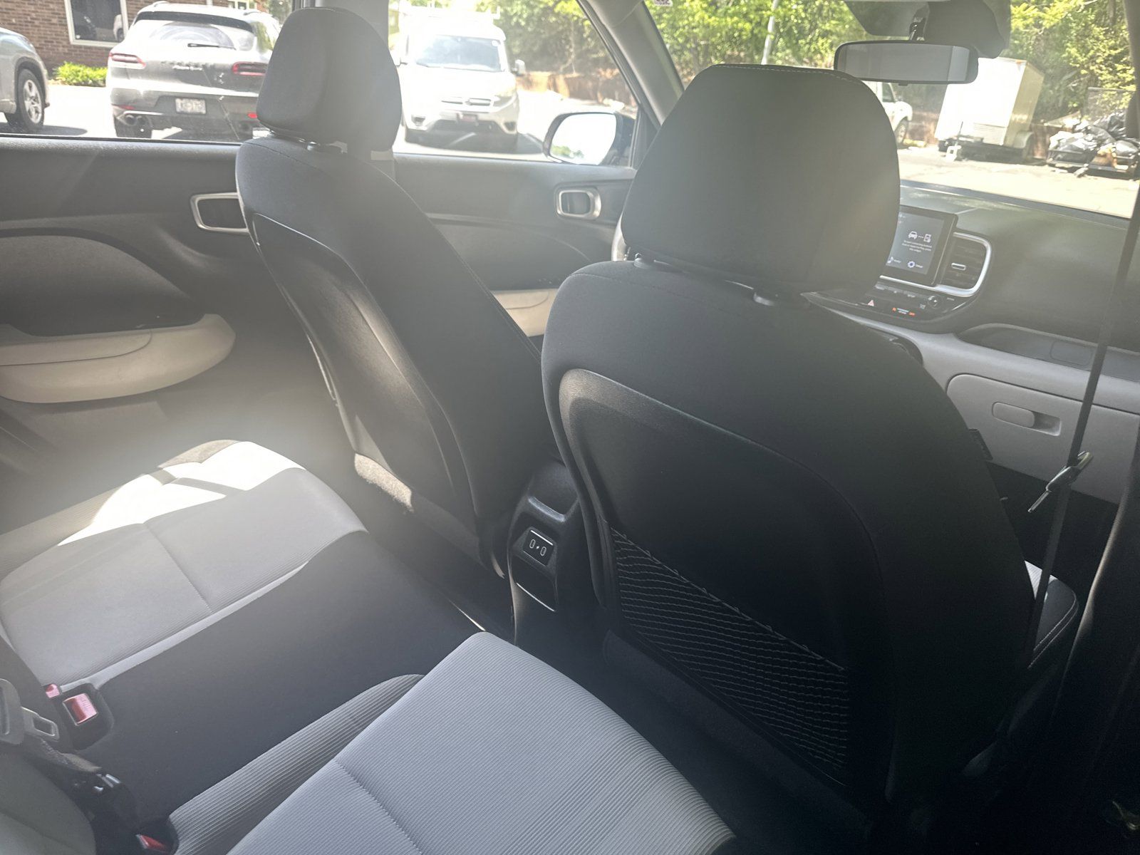 Used 2025 Hyundai Venue SEL FWD image 25