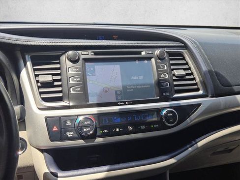 Used 2014 Toyota Highlander XLE AWD/4WD image 15