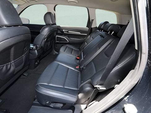 Used 2022 Kia Telluride LX FWD image 13