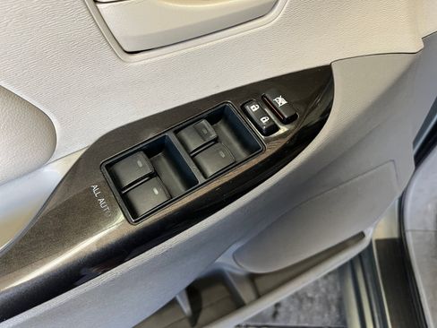 Used 2013 Toyota Sienna LE w/ Towing Pkg FWD image 13