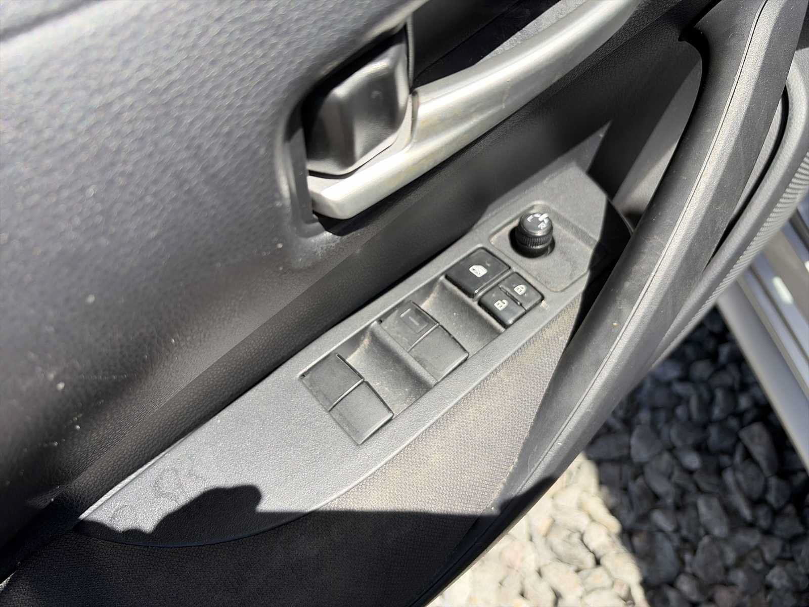 Used 2021 Toyota Corolla LE FWD image 15