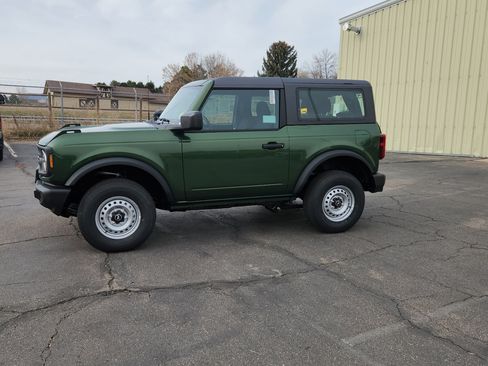 New 2025 Ford Bronco Base image 4