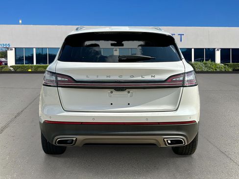 Used 2022 Lincoln Nautilus FWD w/ Premium Package image 6