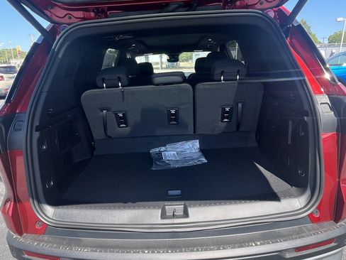 New 2027 Chevrolet Traverse LT w/ Sun and Wheel Package FWD image 24