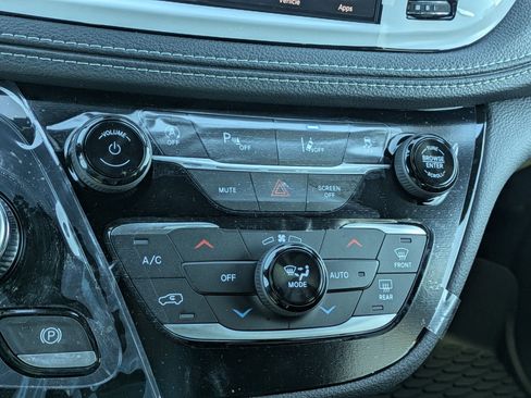 New 2026 Chrysler Pacifica Select FWD image 15