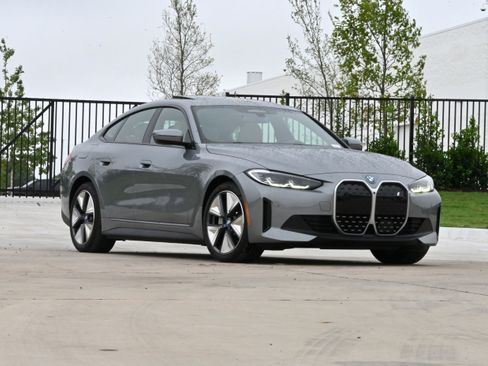 Used 2023 BMW i4 eDrive40 RWD image 2