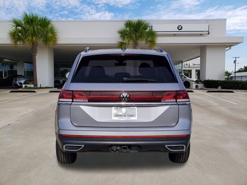 Used 2024 Volkswagen Atlas SE w/ Panoramic Sunroof Package image 5
