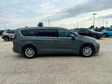 Used 2023 Chrysler Pacifica Touring-L image 5