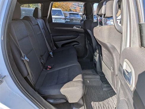 Used 2021 Jeep Grand Cherokee Laredo image 22