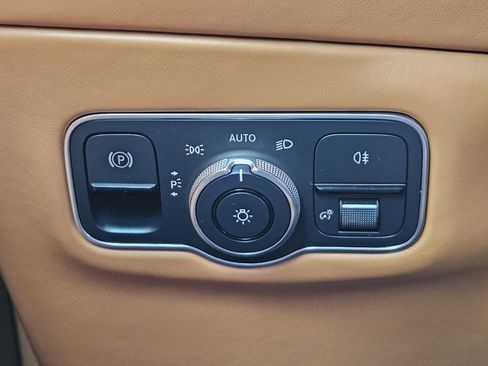 Used 2021 Aston Martin DBX image 23