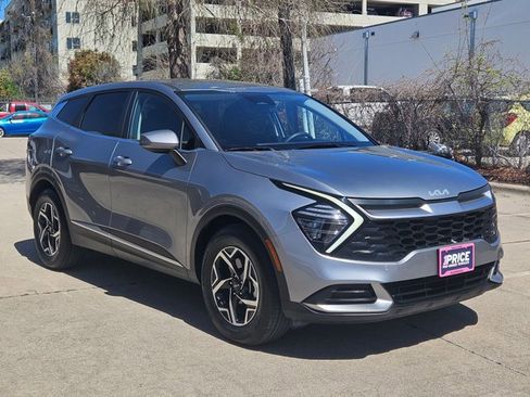 Used 2025 Kia Sportage LX image 3