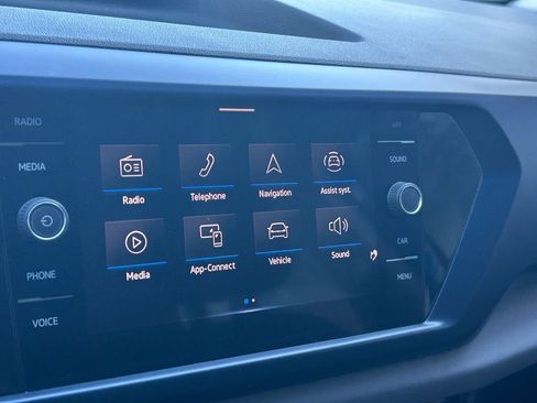 Certified 2023 Volkswagen Taos SE image 16