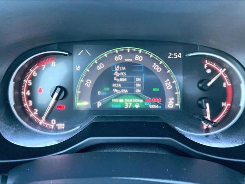 Used 2025 Toyota RAV4 XLE image 19