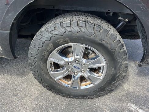 Used 2015 Ford F150 XLT w/ Equipment Group 302A Luxury image 11