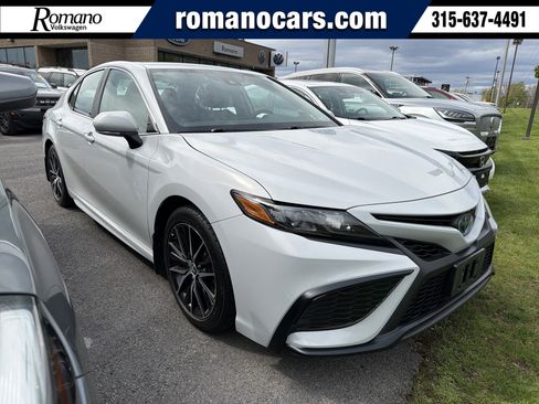Used 2023 Toyota Camry SE w/ Cold Weather Package FWD image 1
