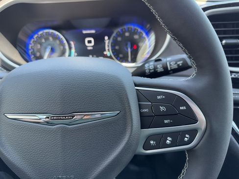 New 2026 Chrysler Pacifica Select FWD image 27