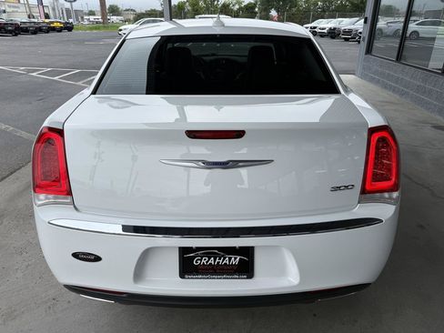 Used 2019 Chrysler 300 Touring L w/ Quick Order Package 2EF RWD image 5