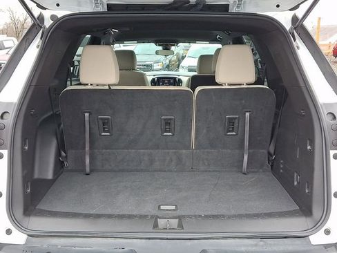 Used 2022 Chevrolet Traverse LS image 33