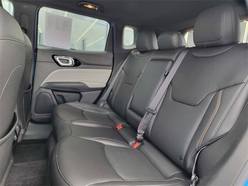 Used 2023 Jeep Compass Limited image 21