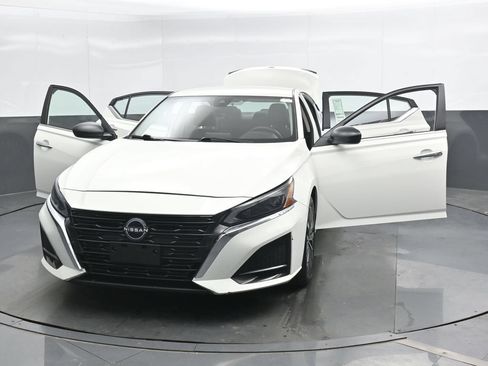 Used 2025 Nissan Altima 2.5 SV FWD image 47