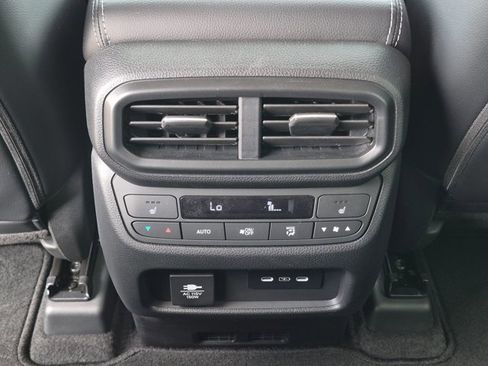 Used 2025 Honda Pilot Elite image 16