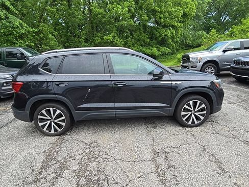Used 2024 Volkswagen Taos SE FWD image 9