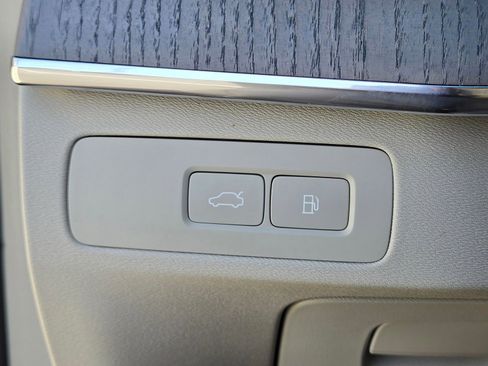 Certified 2025 Volvo XC90 T8 Plus w/ Protection Package Premier AWD/4WD image 25