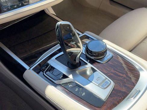 Used 2016 BMW 750i image 18