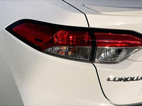 Used 2023 Toyota Corolla SE w/ SE Package FWD image 27