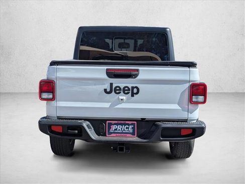 Used 2022 Jeep Gladiator Sport image 6